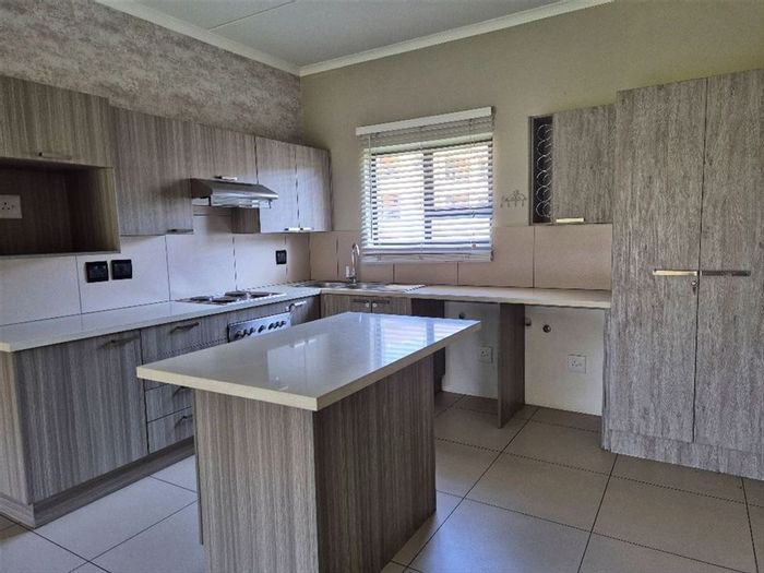 Lilianton Apartment For Sale: 2 Bedrooms, pool, spacious layout, and secure parking.