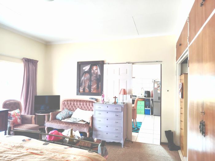 2-bedroom apartment in Fairleads with parking and easy route access, To Rent.