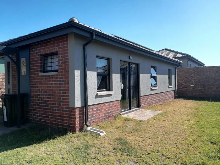 House To Rent in Lion Pride: 3 beds, secure estate, eco-park, shopping center.