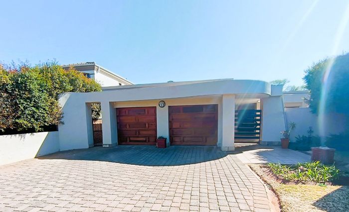 For Sale: House in Clubview with 3 bedrooms, double garage, and secure estate living.