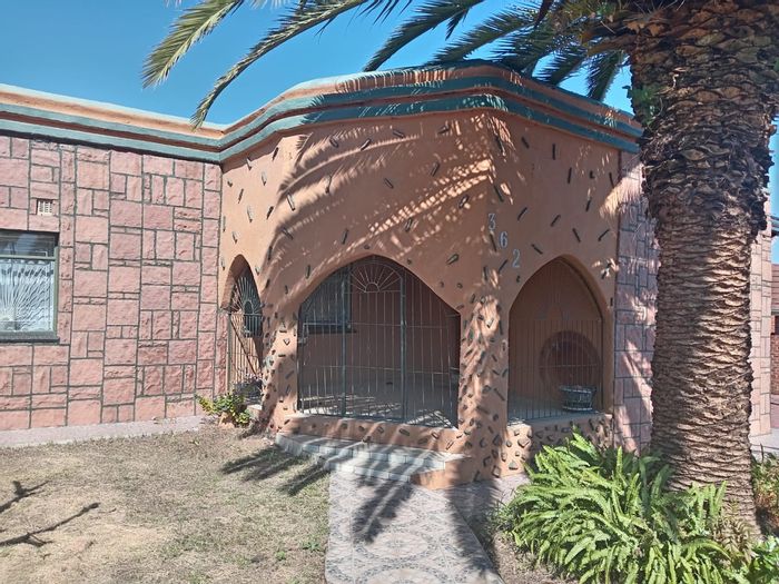 For Sale: Spacious 4-Bedroom House in Mabopane Unit D with Large Garden.