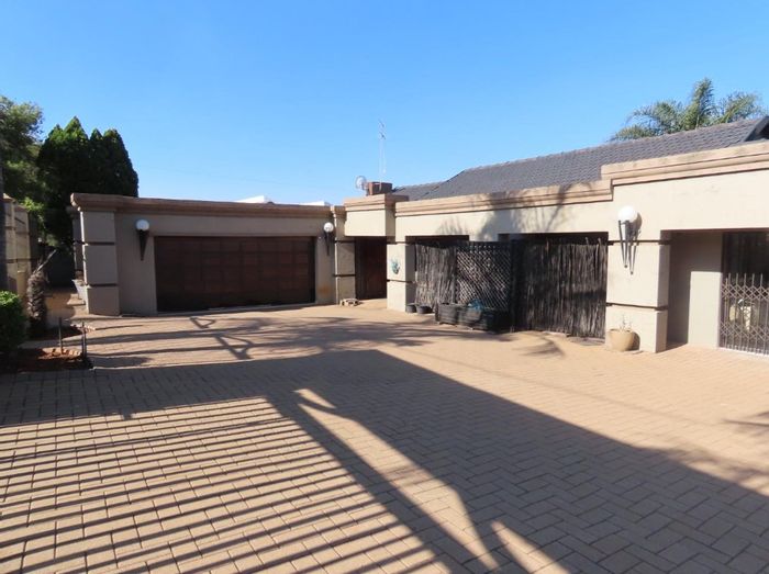 Dawnview House For Sale: 24-hour security, spacious garden, pool, and cottage.