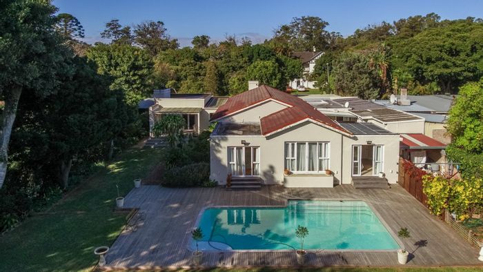 Walmer House For Sale: 4 Bedrooms, Pool, Flatlet, Large Garden, Secure Living.