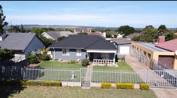 House for Sale in Kabega: Spacious living, flatlet, large yard, potential pool.
