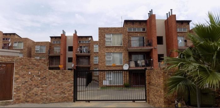 2-bedroom apartment for sale in Halfway House, near shopping and transport links.