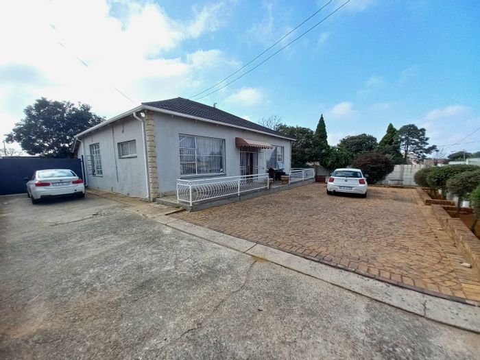 3-Bedroom House For Sale in Primrose with spacious yard and entertainment lapa.