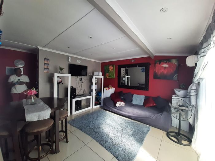 2 Bedroom House For Sale in Woodlands with security features and secure parking.