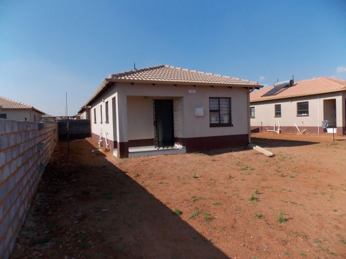 For Sale: 3-Bedroom House in Dawn Park with 24/7 Security and Ensuite.