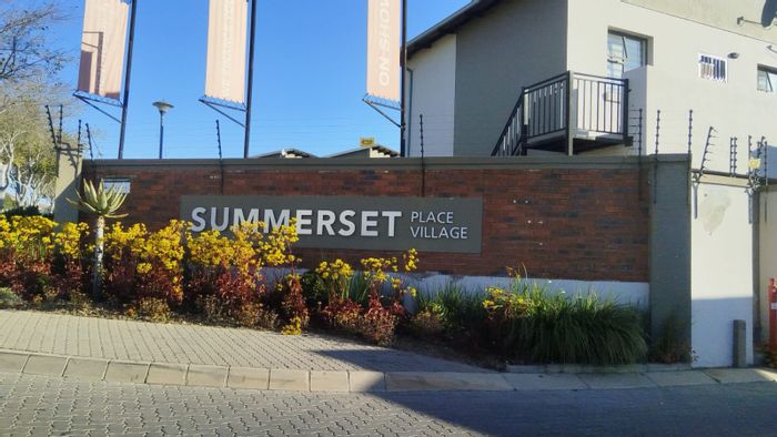 For Sale: 3-bedroom house in Summerset with spacious kitchen and guest quarters.