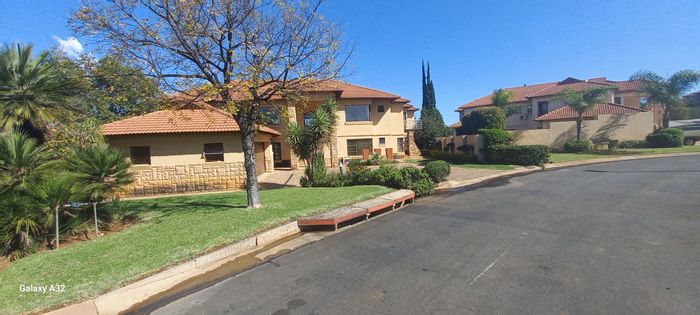 For Sale: Birdwood Estate House with 5 Bedrooms, Pool, and Dual Staircase.
