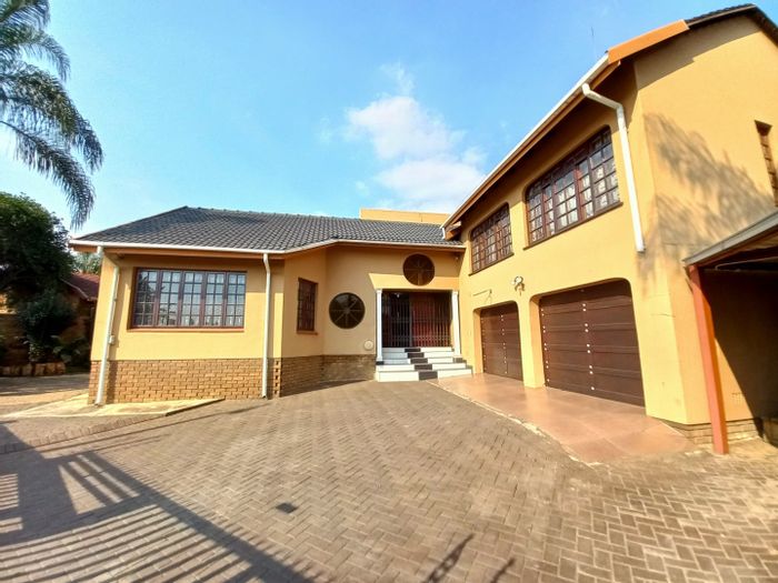 For Sale: House in Norkem Park with pool, garden, and ample security features.