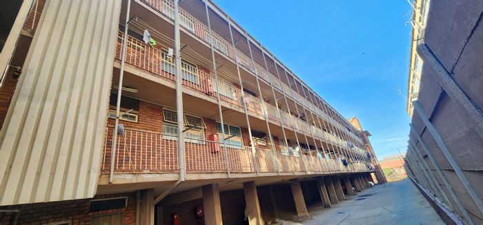Spacious 2.5-bedroom apartment in secure Laudium complex, close to amenities. For Sale.