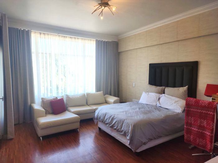 Killarney Apartment For Sale: 3 Bedrooms, secure parking, sunroom, easy highway access.