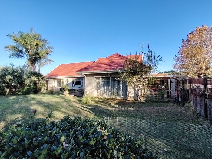 For Sale: House in Parkdene with pool, granny flat, and spacious layout.