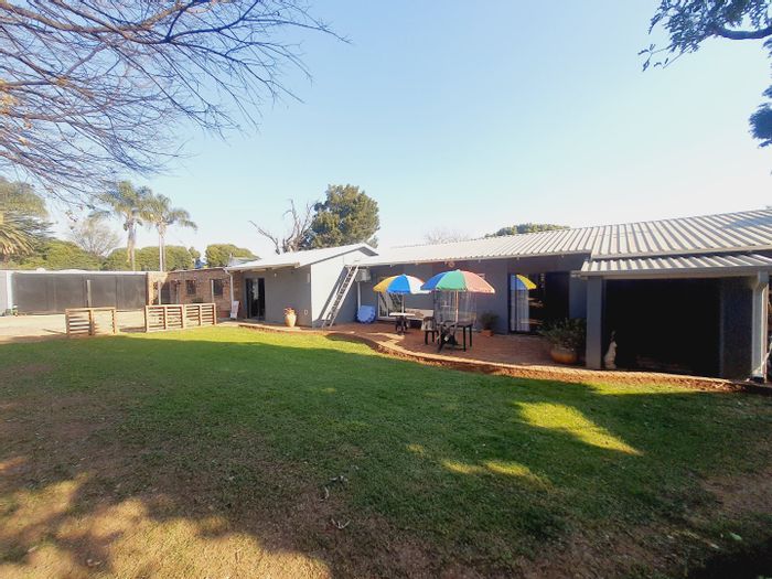 Elarduspark House For Sale: 5 beds, shop space, warehouses, borehole water.