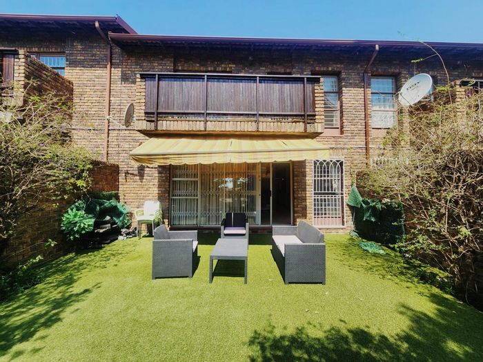 Robindale House To Rent: 3 beds, inverter, secure complex, close to amenities.