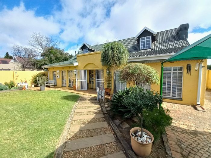 For Sale: 5-Bedroom House in Meadowbrook with cottage, garden, and security features.