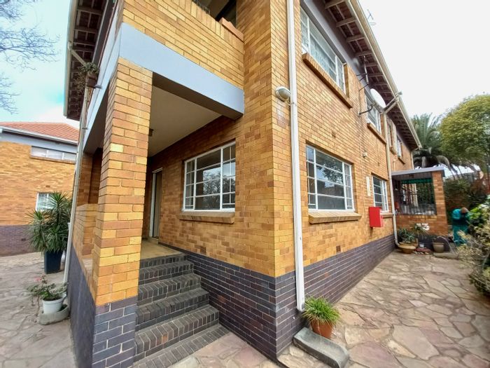 Ground floor apartment for sale in Primrose Hill with garage and communal garden.