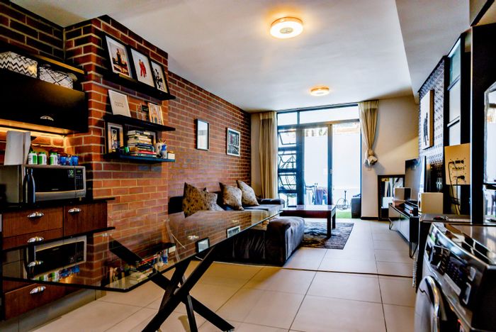 Rosebank Apartment To Rent: 2 Bed, 2 Bath, patio, appliances included, prepaid electricity.