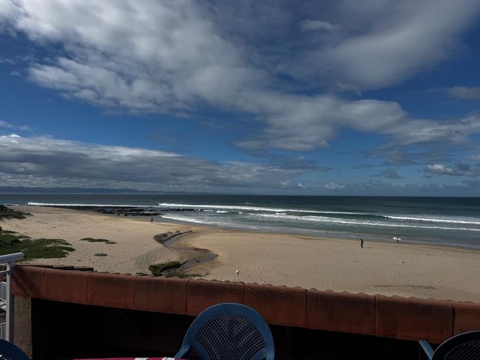 For Sale: 3-Bedroom Apartment in Ferreira Town with Ocean Views and Pool Access.