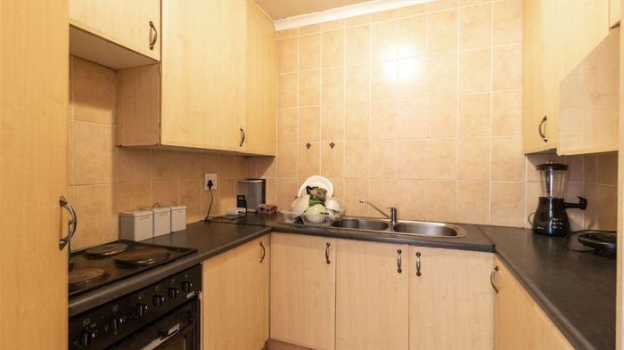 Glen Marais Townhouse For Sale: 3 Bedrooms, Double Garage, Convenient Living Space.