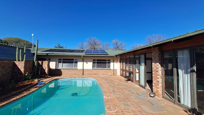 14-bedroom student accommodation in Universitas, Bloemfontein - For Sale, high rental income.