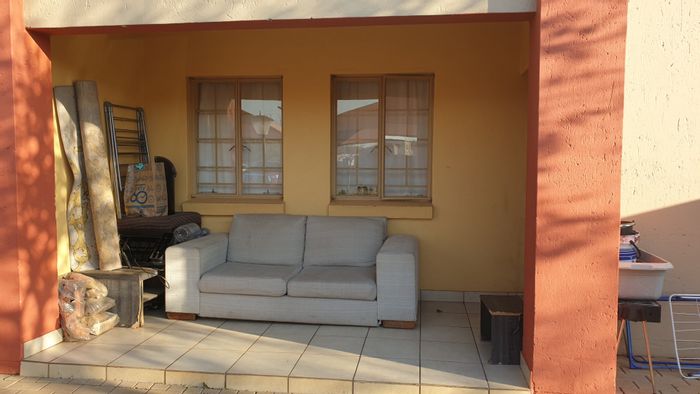 For Sale: 2-Bedroom Apartment in Monavoni with Security, Parking, and Amenities Nearby.
