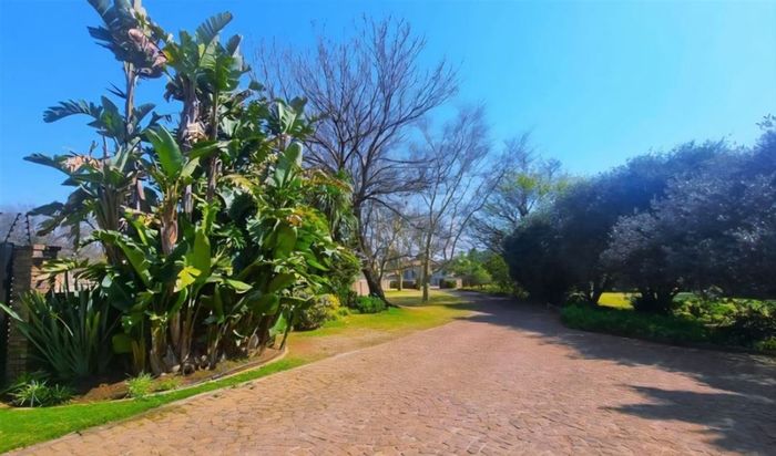 For Sale: Farm in Pomona AH with 4 bedrooms, 8-car garage, and tennis courts.