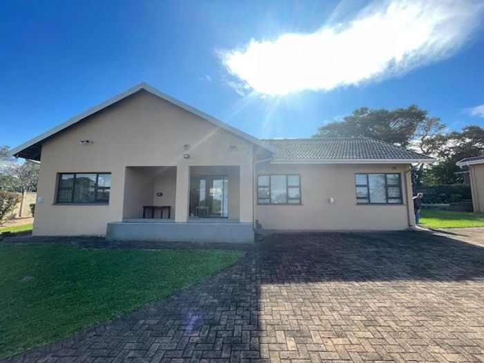 Uvongo House For Sale: 3 Bedrooms, pool, garden, double garage, near beach.