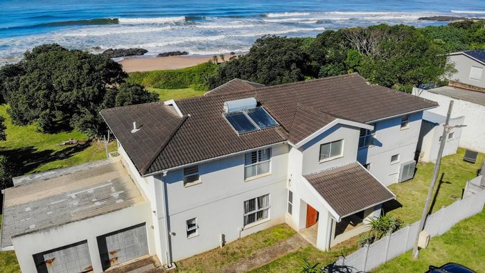 Umtentweni House For Sale: 6 bedrooms, beach access, double garage, staff quarters.
