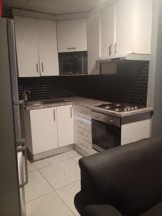 For Sale: 2-bedroom house in Khaya with fitted kitchen, double carport, enclosed yard.