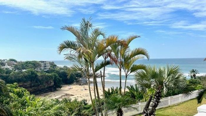 For Sale: Uvongo Apartment with sea views, pools, tennis courts, and beach access.