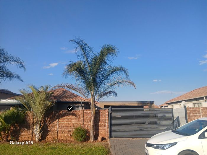 3-Bedroom House For Sale in Andeon with flatlet, braai area, and security.