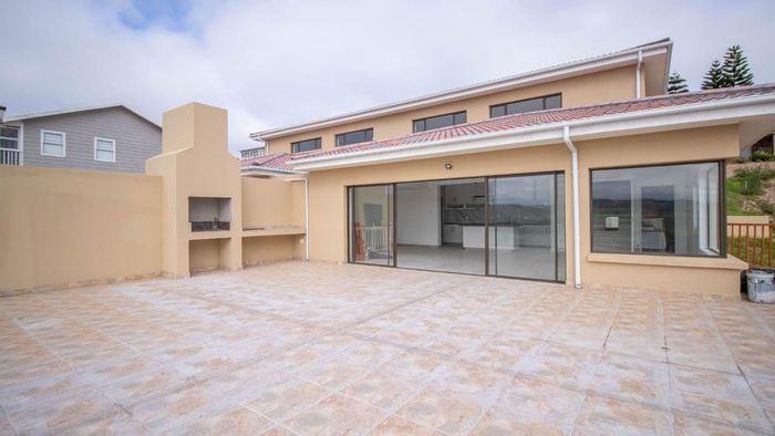 For Sale: Two duets in Fraaiuitsig, each with 3 bedrooms and en-suites.
