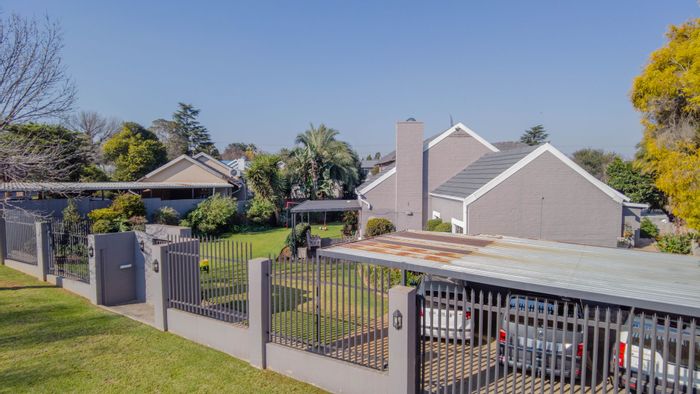 House for Sale in Highway Gardens: 4 beds, flatlet, carport, generator, Wendy house.