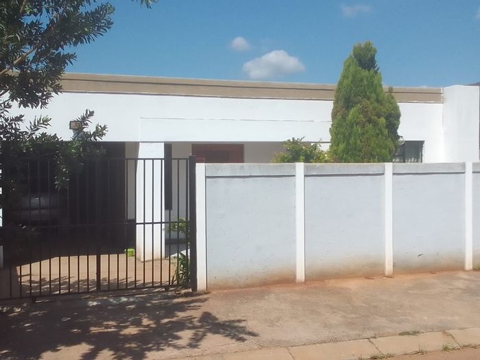 For Sale: Spacious 4-bedroom house in Protea Glen with garage and external room.