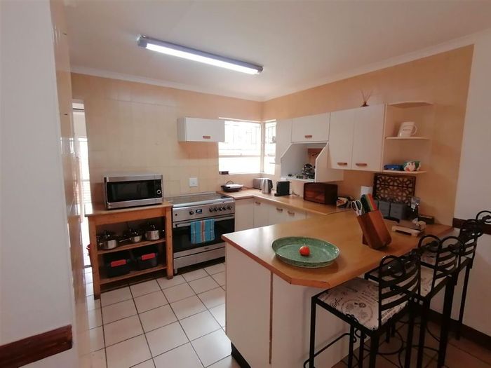 Rynfield House For Sale: 3 beds, pool, granny flat, 4-car garage.