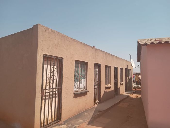 For Sale: Spacious 12-bedroom house in Ivory Park, near schools and shopping.