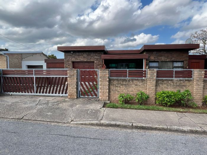 For Sale: 3-bedroom house with flatlet, garage, security, and remote gate in Thomas Gamble.