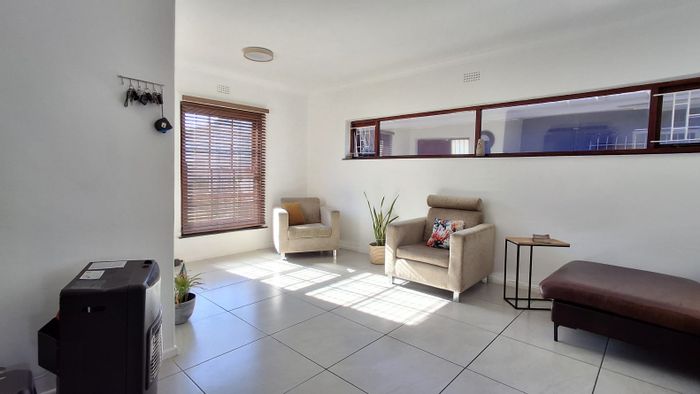 For Sale: House in Parow Central with 3 bedrooms, spacious yard, and garage.