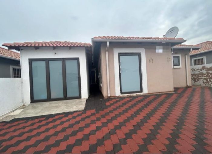 For Sale: House in Lotus Gardens with 3 beds, flatlet, and garden.