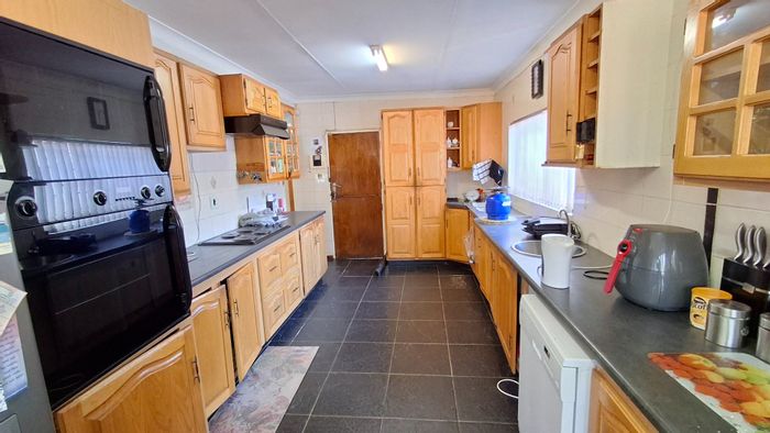 Spacious Sinoville house for sale with flatlets, pool, and ample parking.