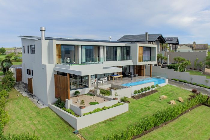 For Sale: House in Oubaai with heated pool, indoor braai, and golf cart port.