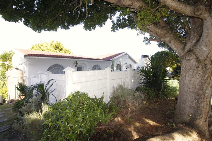 Aston Bay Townhouse For Sale: 2-bed, garden, garage, near beach and amenities.
