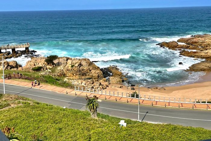 3-Bedroom Apartment To Rent in Lawrence Rocks with sea views and cleaning service.
