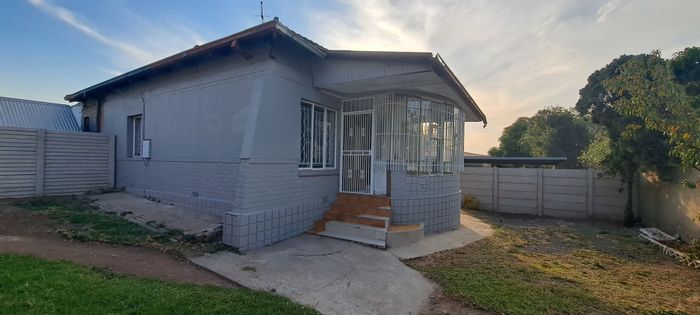 3-Bedroom House To Rent in Edenvale Central, pet-friendly with double carport.