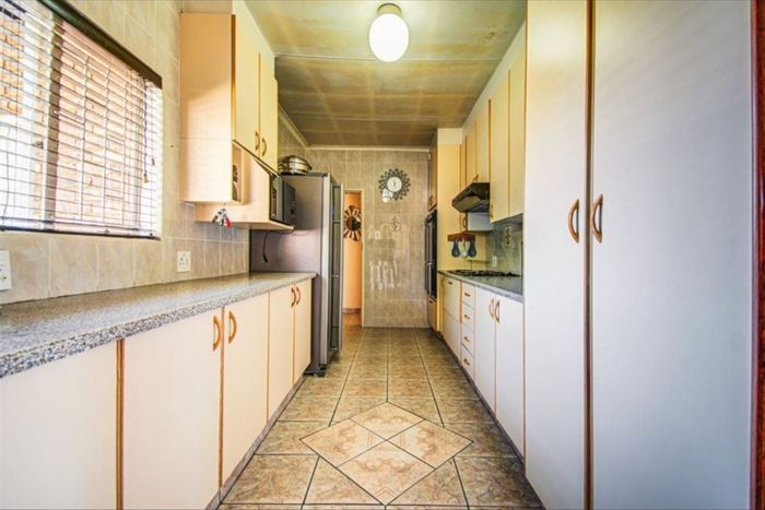 Norkem Park House For Sale: 4 beds, pool, study, ample parking, staff quarters.