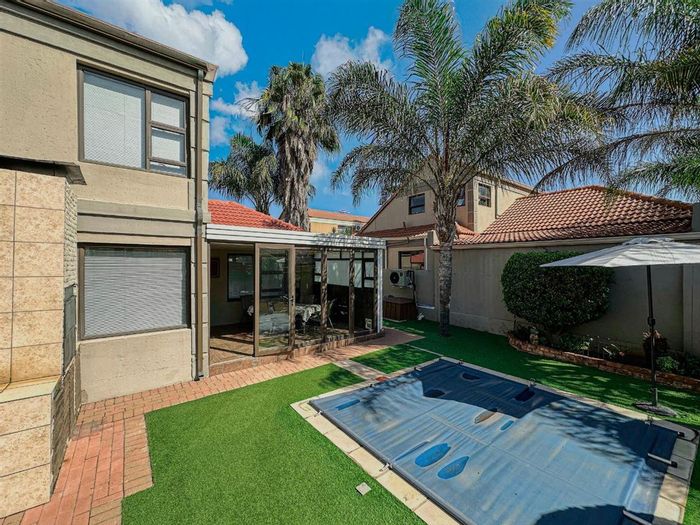 Glen Marais Townhouse For Sale: 3 beds, pool, study, double garage, spacious living.