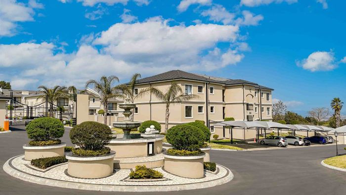 2 Bed, 2 Bath Townhouse For Sale in Carlswald with clubhouse, gym, and braai.