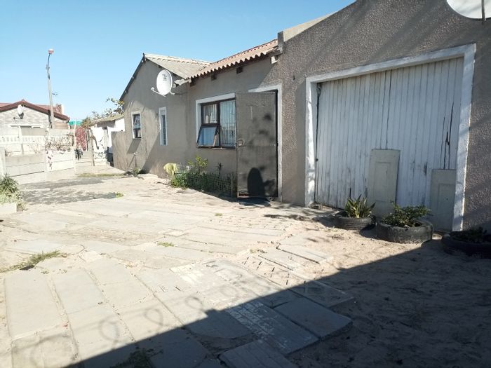3-Bedroom House with Granny Flat and Large Yard - For Sale in Palm Park